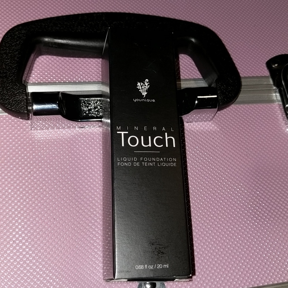 Touch Mineral Liquid Foundation